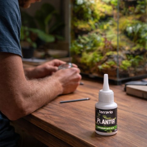 Terrario Plantir 20g - klej do dekoracji kamieni i korzeni w terrarium Terrario